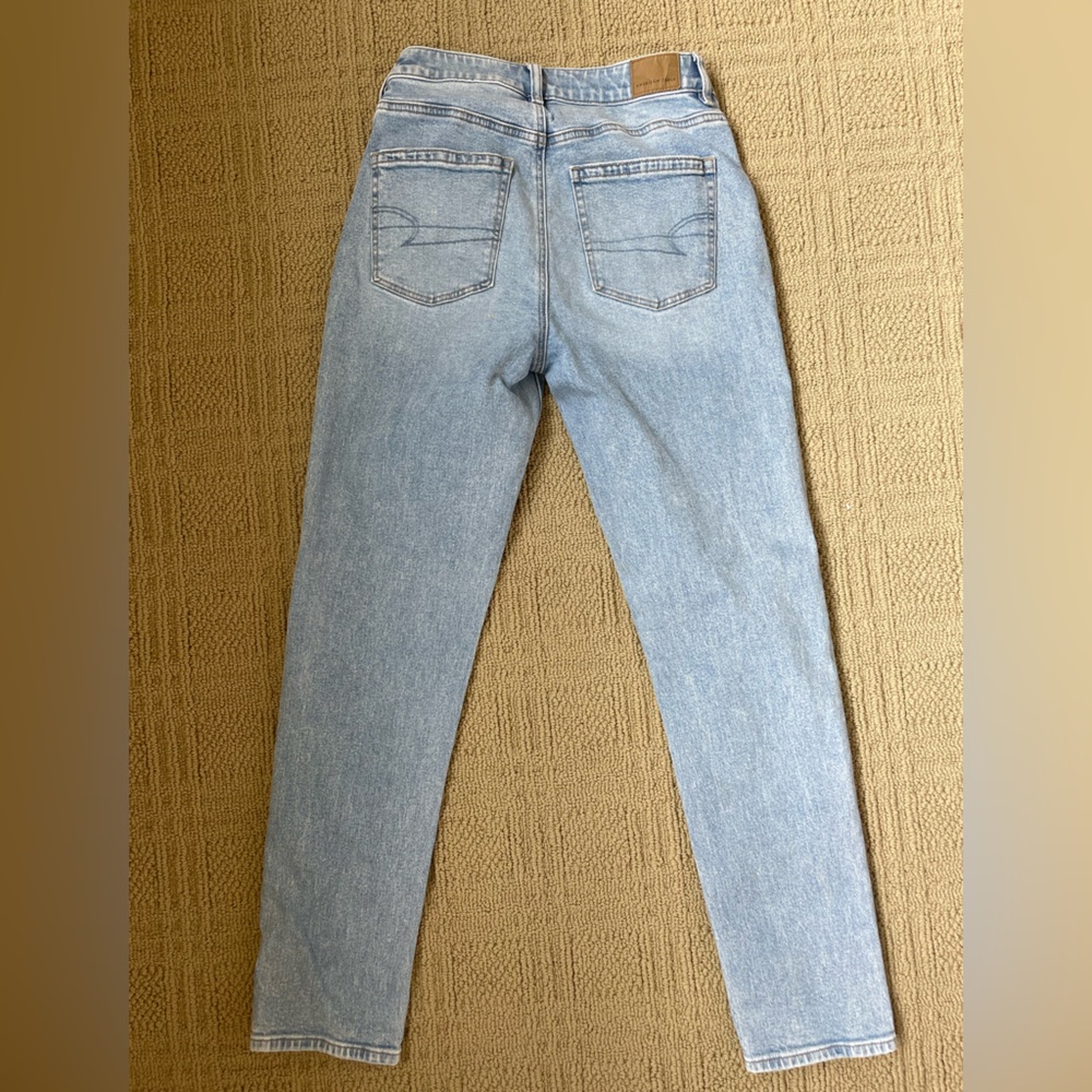 AMERICAN EAGLE STRIGID MOM JEAN